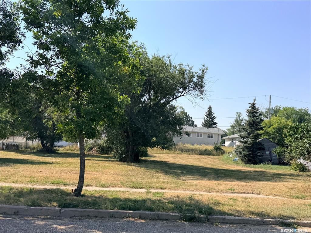 Second View of 407 409 2nd Avenue W, Assiniboia, Saskatchewan, S0H 0B0