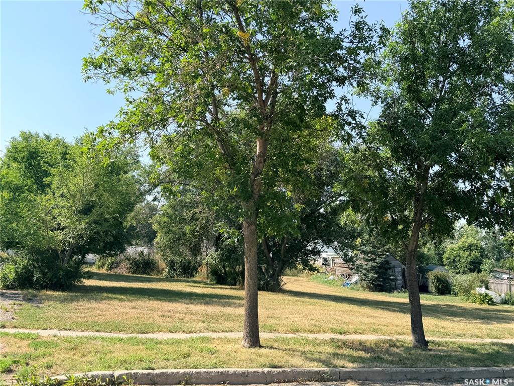 Third View of 407 409 2nd Avenue W, Assiniboia, Saskatchewan, S0H 0B0