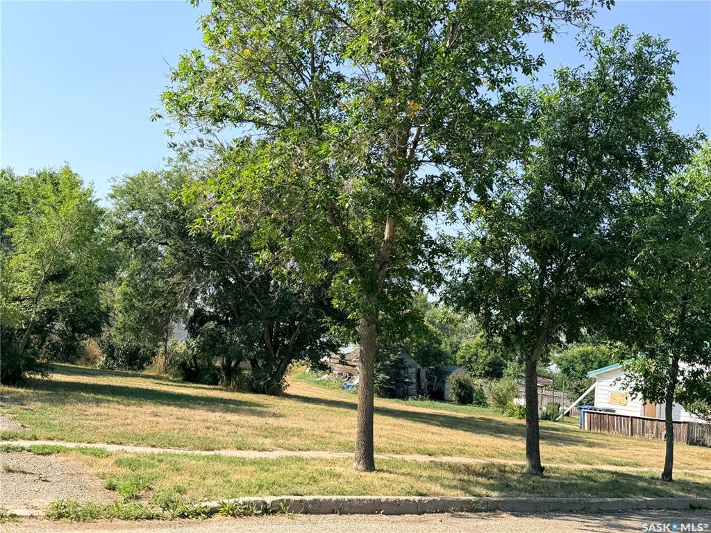 Fourth View of 407 409 2nd Avenue W, Assiniboia, Saskatchewan, S0H 0B0