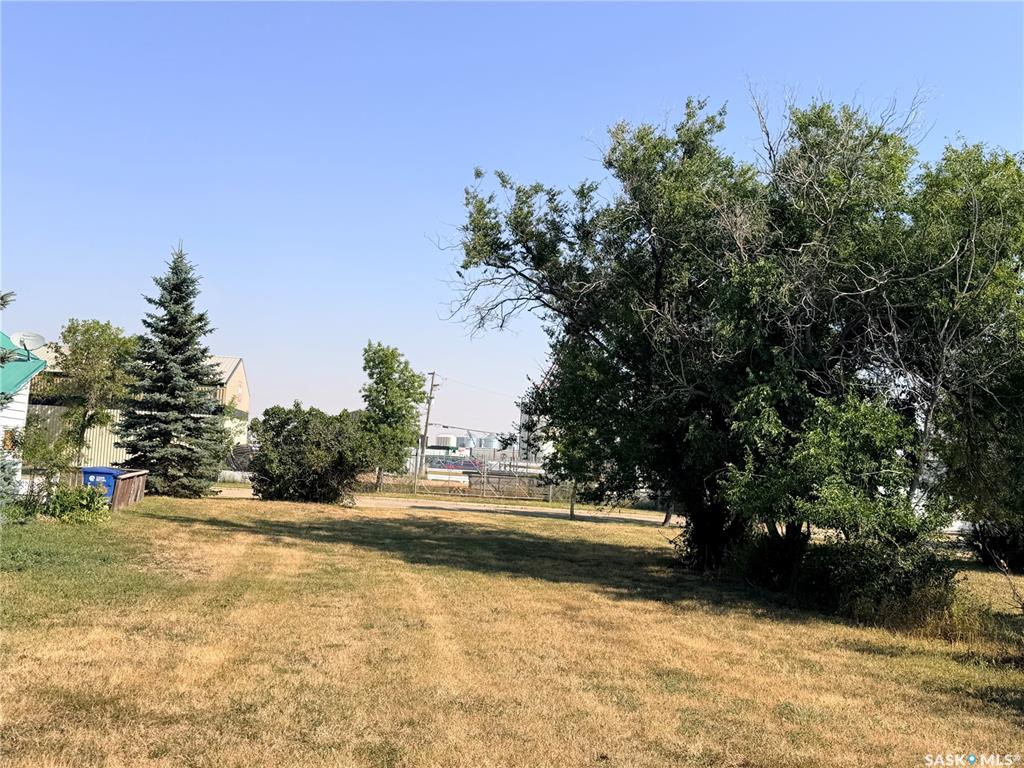 Fifth View of 407 409 2nd Avenue W, Assiniboia, Saskatchewan, S0H 0B0