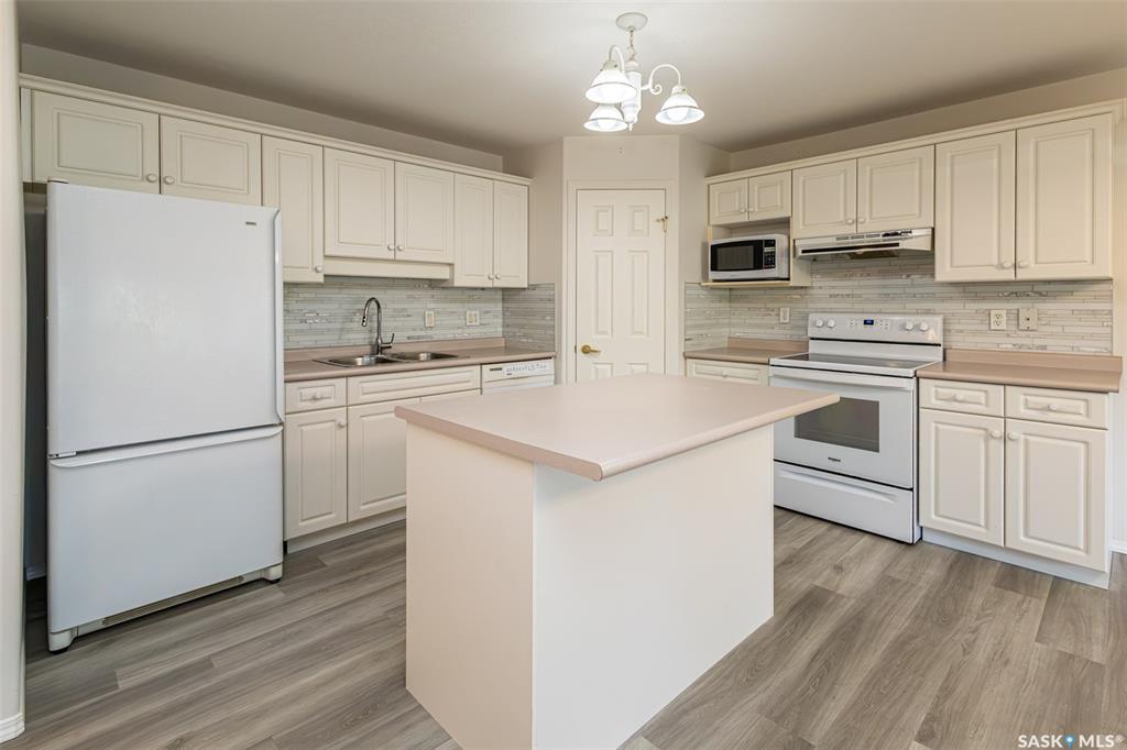 Third View of 934 Heritage View #104, Wildwood, Saskatoon, Saskatchewan, S7H 5R9