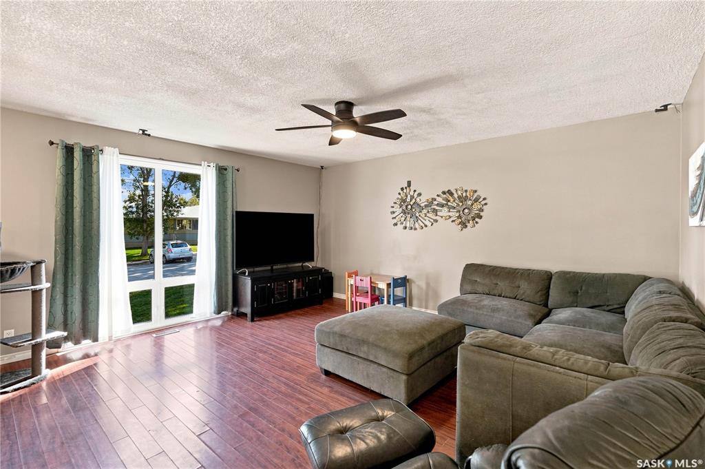 Fifth View of 46 Cooper Crescent, Walsh Acres, Regina, Saskatchewan, S4R 4J7