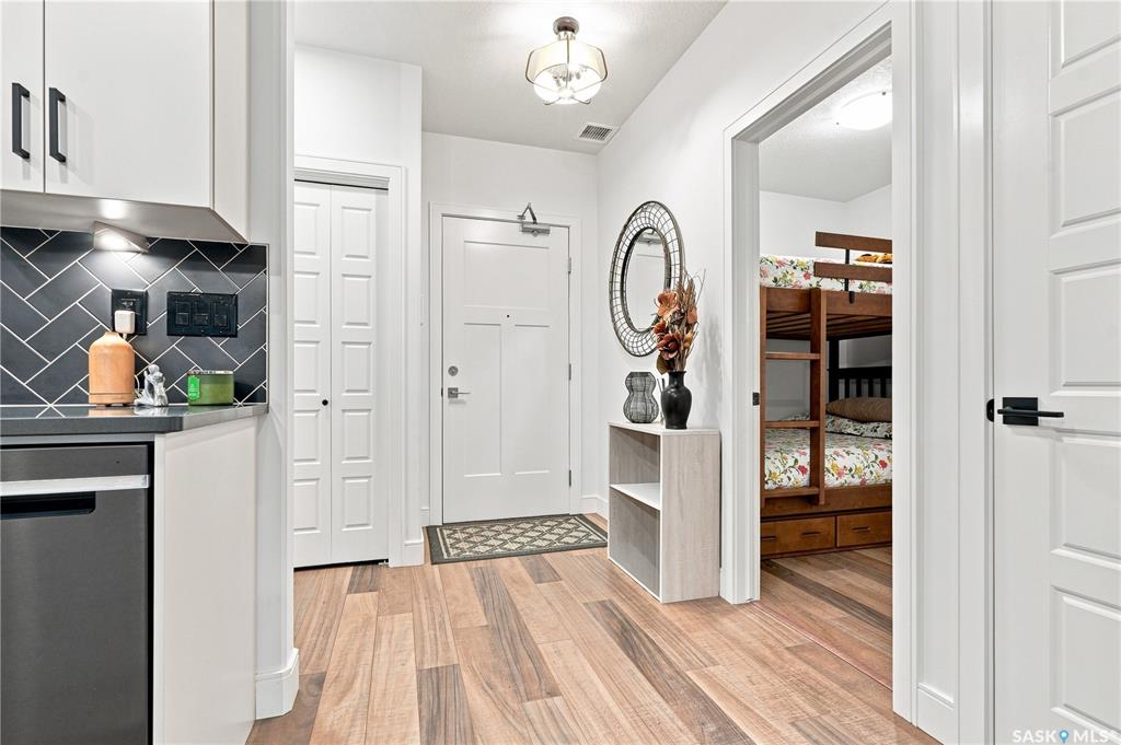 Third View of 105 Willis Crescent #114, Stonebridge, Saskatoon, Saskatchewan, S7T 0Z3