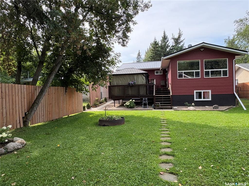 Fifth View of 325 1st Avenue N, Big River, Saskatchewan, S0J 0E0