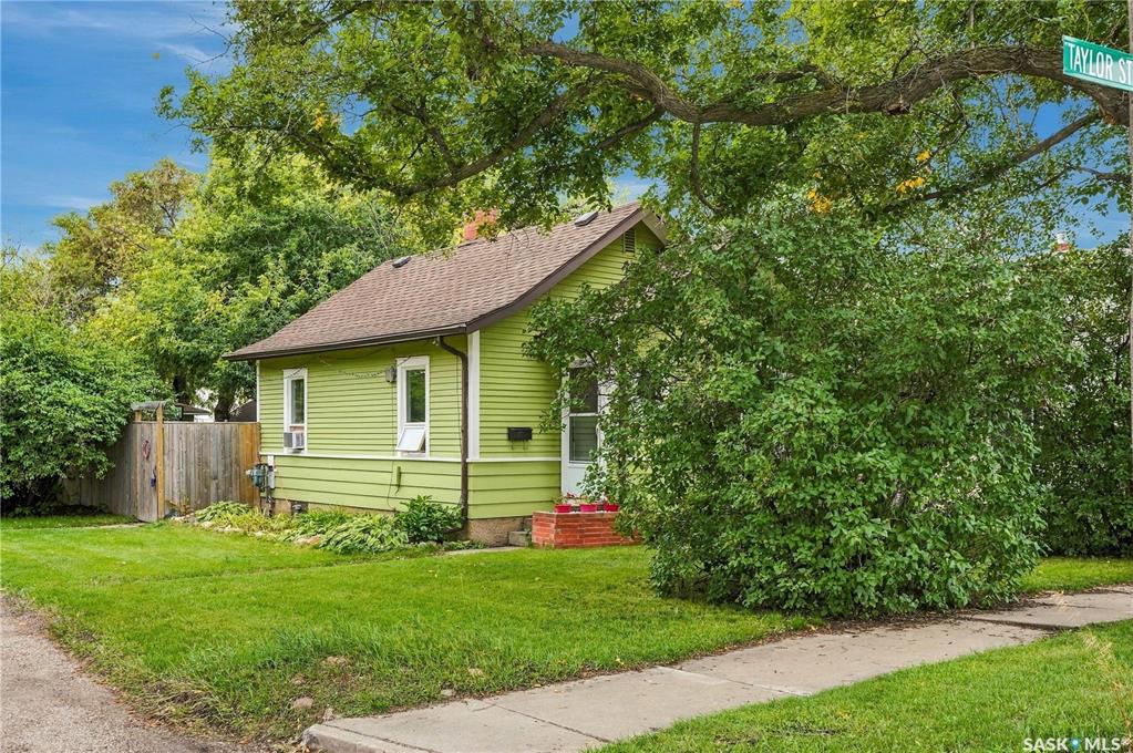 Second View of 402 Taylor Street, Exhibition, Saskatoon, Saskatchewan, S7M 0C8