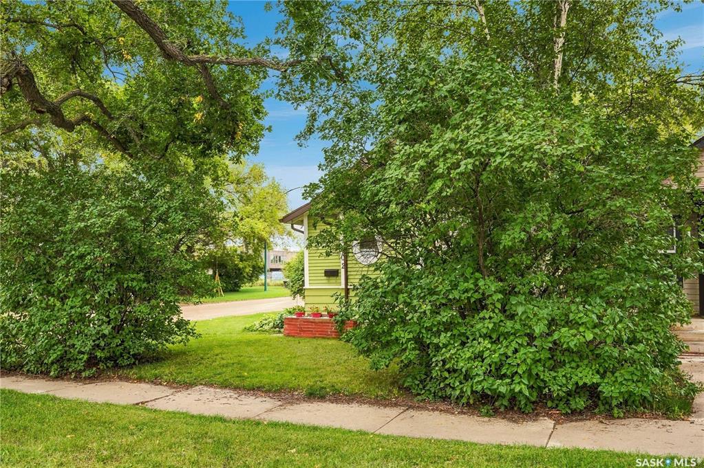 Third View of 402 Taylor Street, Exhibition, Saskatoon, Saskatchewan, S7M 0C8