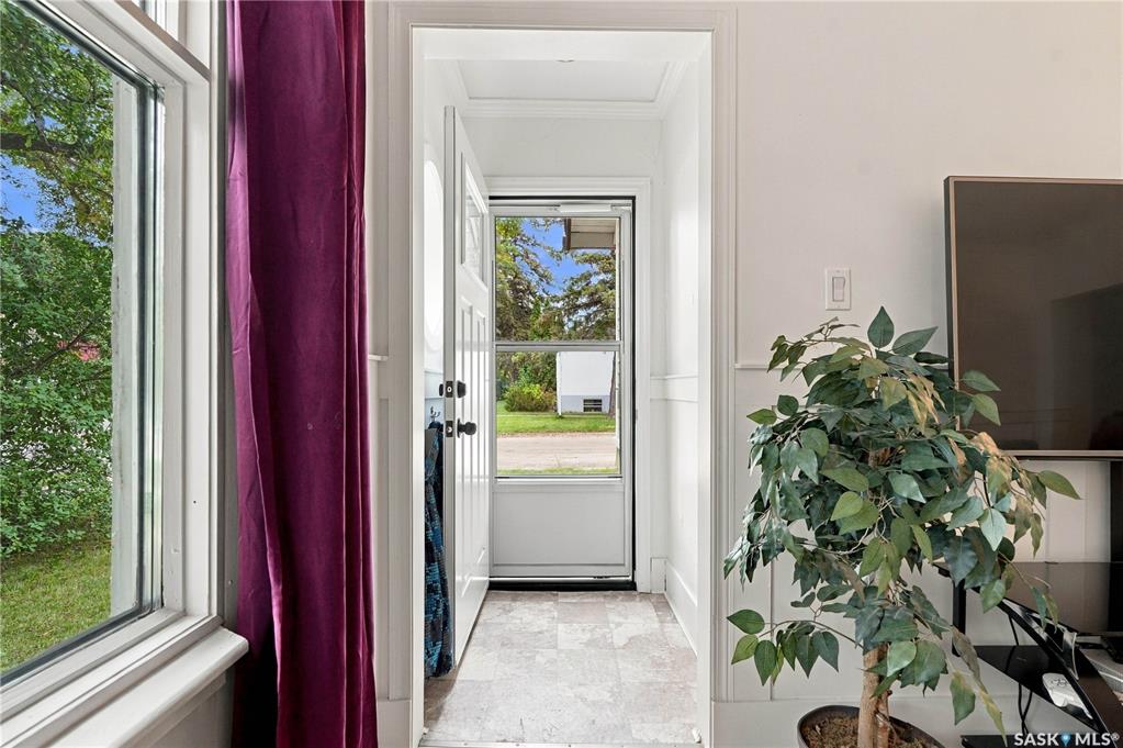 Fourth View of 402 Taylor Street, Exhibition, Saskatoon, Saskatchewan, S7M 0C8