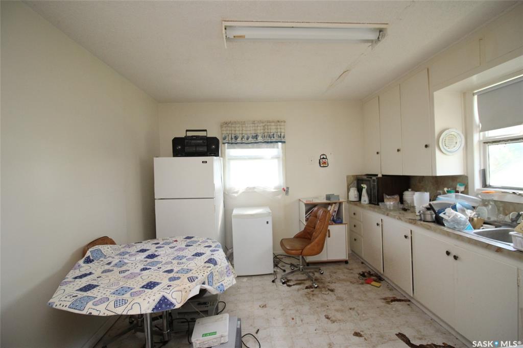 Third View of 810 2nd Avenue, Simmie, Saskatchewan, S0N 2N0