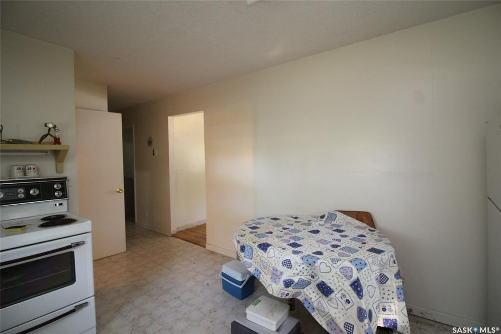 Fifth View of 810 2nd Avenue, Simmie, Saskatchewan, S0N 2N0