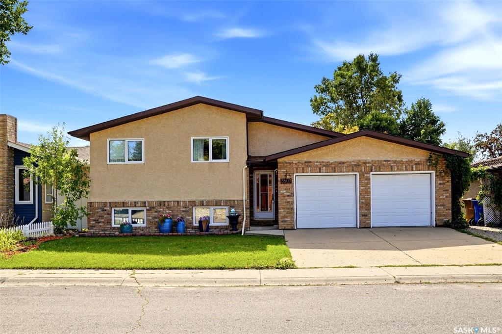 MLS® listing #SK048247 for sale located at 2807 Howell Drive E
