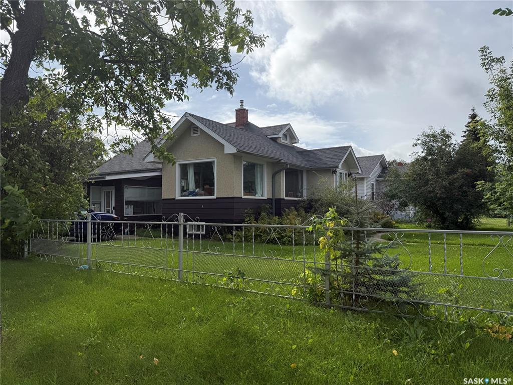 Second View of 357 12 Th Street E, Midtown, Prince Albert, Saskatchewan, S6V 1C2