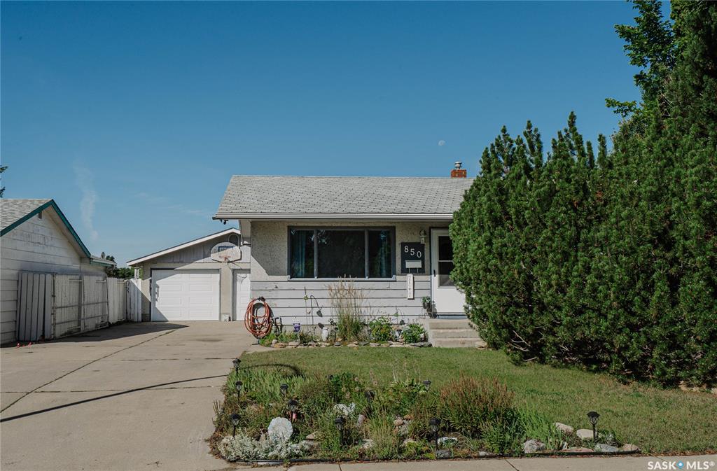 Third View of 850 East Centre, Eastview SA, Saskatoon, Saskatchewan, S7J 2Z7