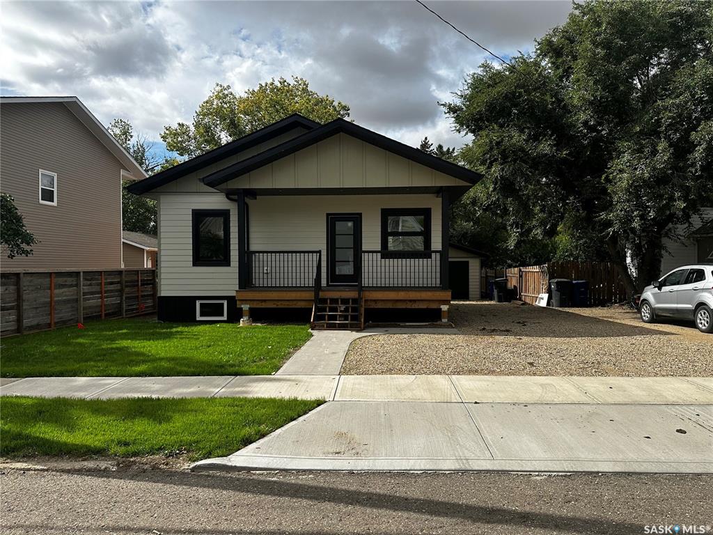 Second View of 109 7th Street, Weyburn, Saskatchewan, S4H 1C1