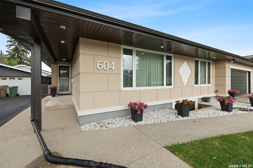 Second View of 604 Inver Crescent E, Douglas Place, Regina, Saskatchewan, S4N 2K6