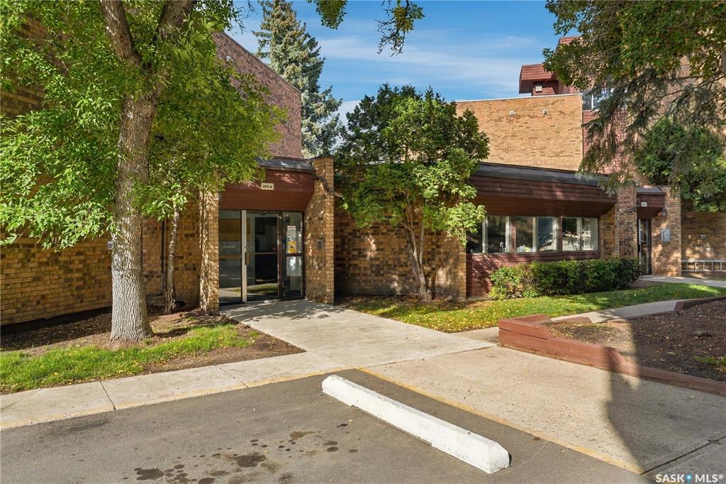 Third View of 802 A Kingsmere Boulevard #305, Lakeview SA, Saskatoon, Saskatchewan, S7J 4B7