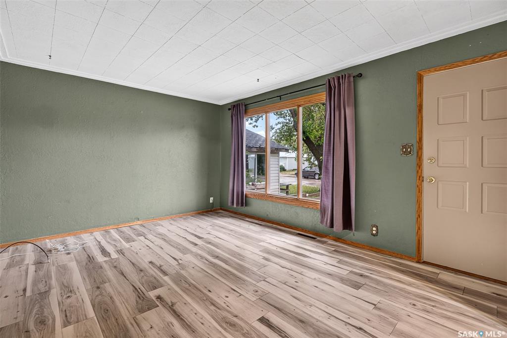Fourth View of 1054 Vaughan Street W, Westmount/Elsom, Moose Jaw, Saskatchewan, S6H 5P2