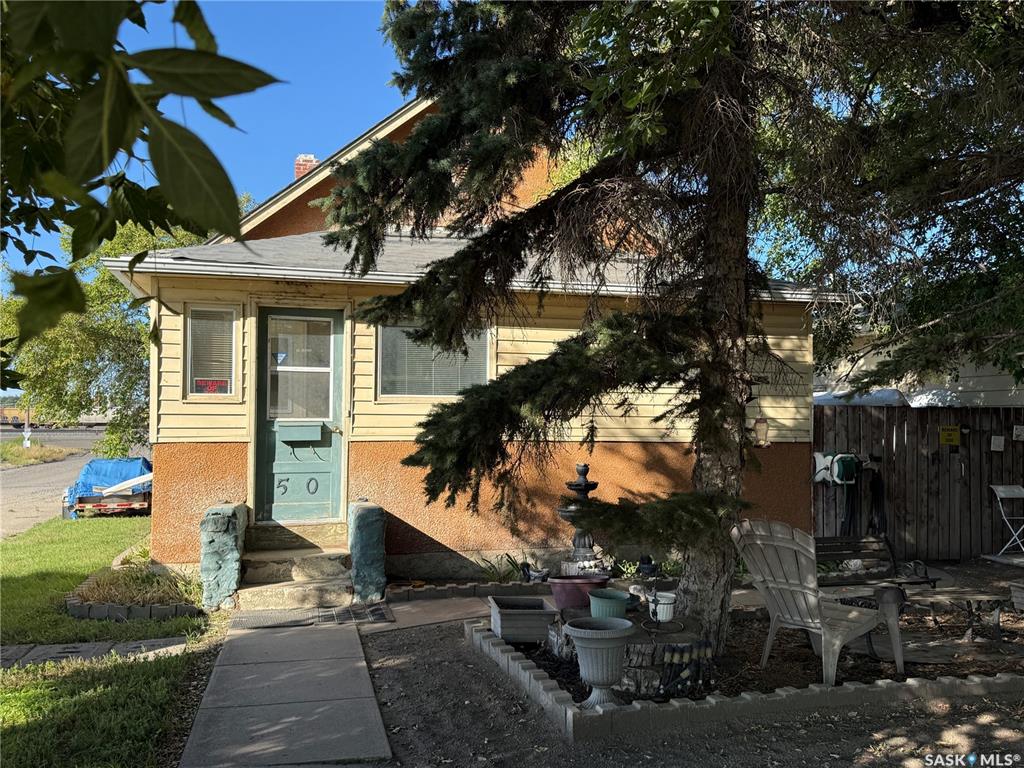 Second View of 580 Maple Street W, Westmount/Elsom, Moose Jaw, Saskatchewan, S6H 4X1