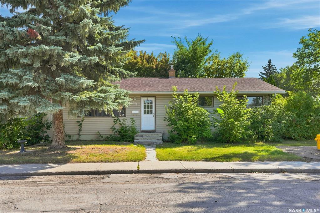 Fifth View of 2301 Taylor Street E, Brevoort Park, Saskatoon, Saskatchewan, S7H 1W8