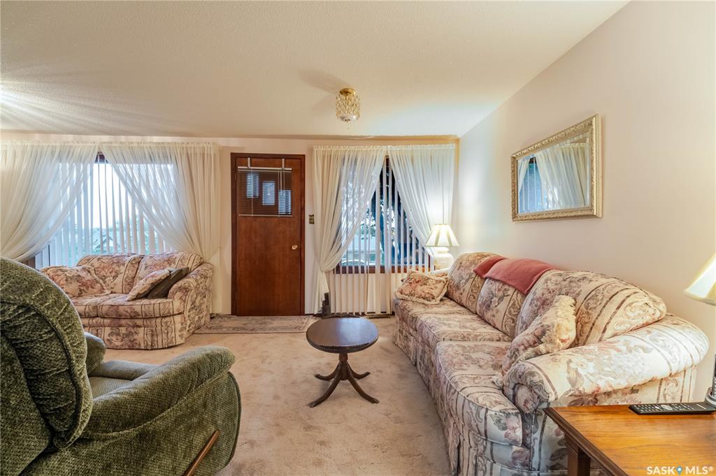 Fifth View of 954 Hochelaga Street W, Palliser, Moose Jaw, Saskatchewan, S6H 2H8
