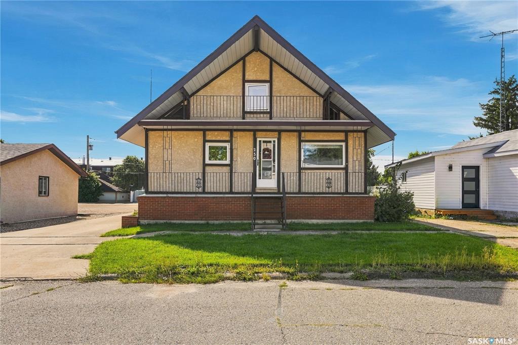 Second View of 250 3rd Avenue E, Gravelbourg, Saskatchewan, S0H 1X0