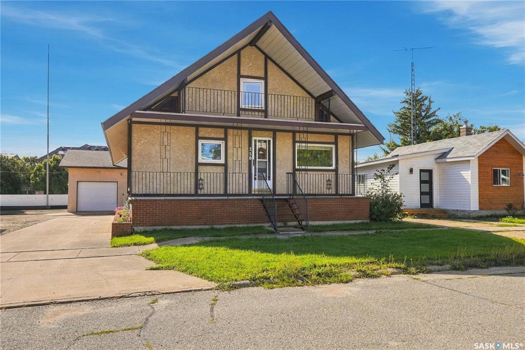 Third View of 250 3rd Avenue E, Gravelbourg, Saskatchewan, S0H 1X0