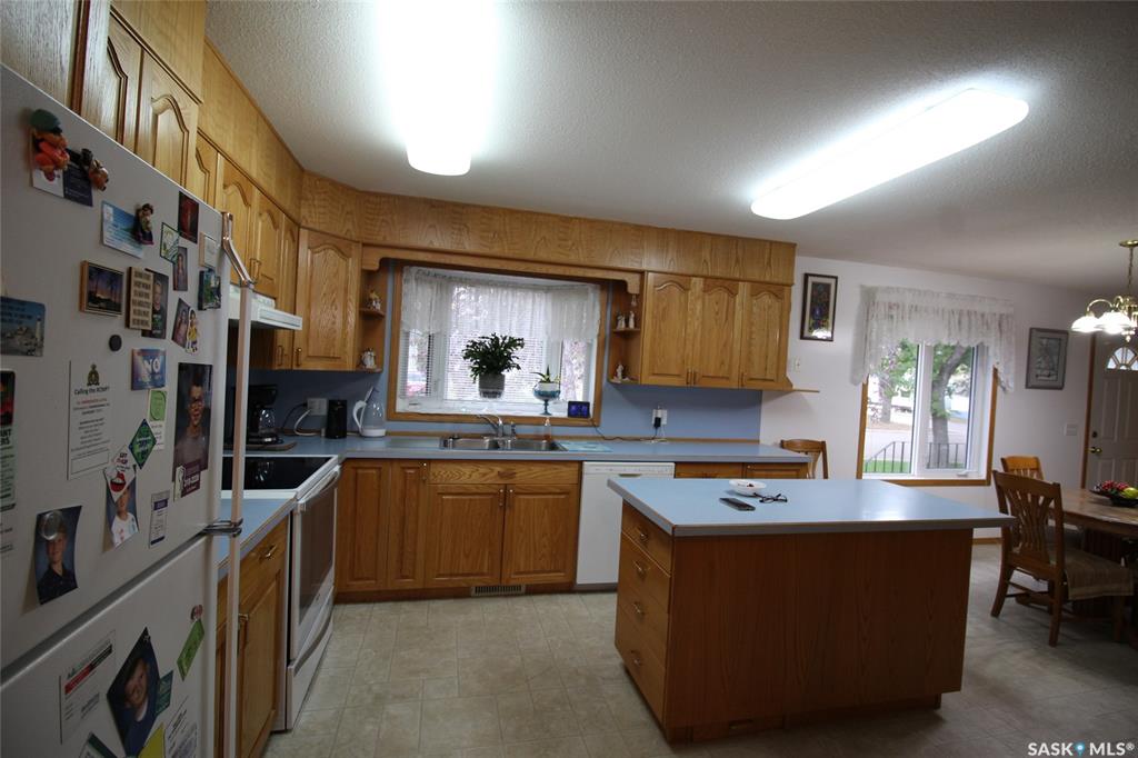 Second View of 613 4th Street W, Shaunavon, Saskatchewan, S0N 2M0