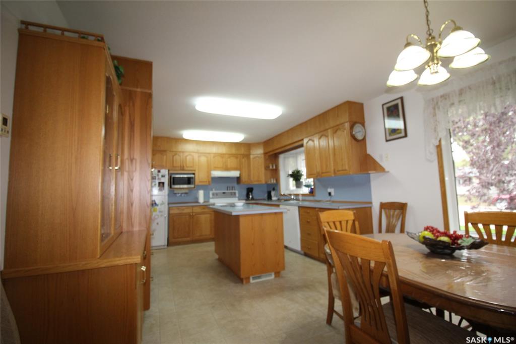 Fourth View of 613 4th Street W, Shaunavon, Saskatchewan, S0N 2M0