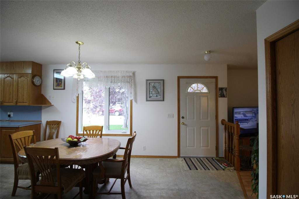 Fifth View of 613 4th Street W, Shaunavon, Saskatchewan, S0N 2M0