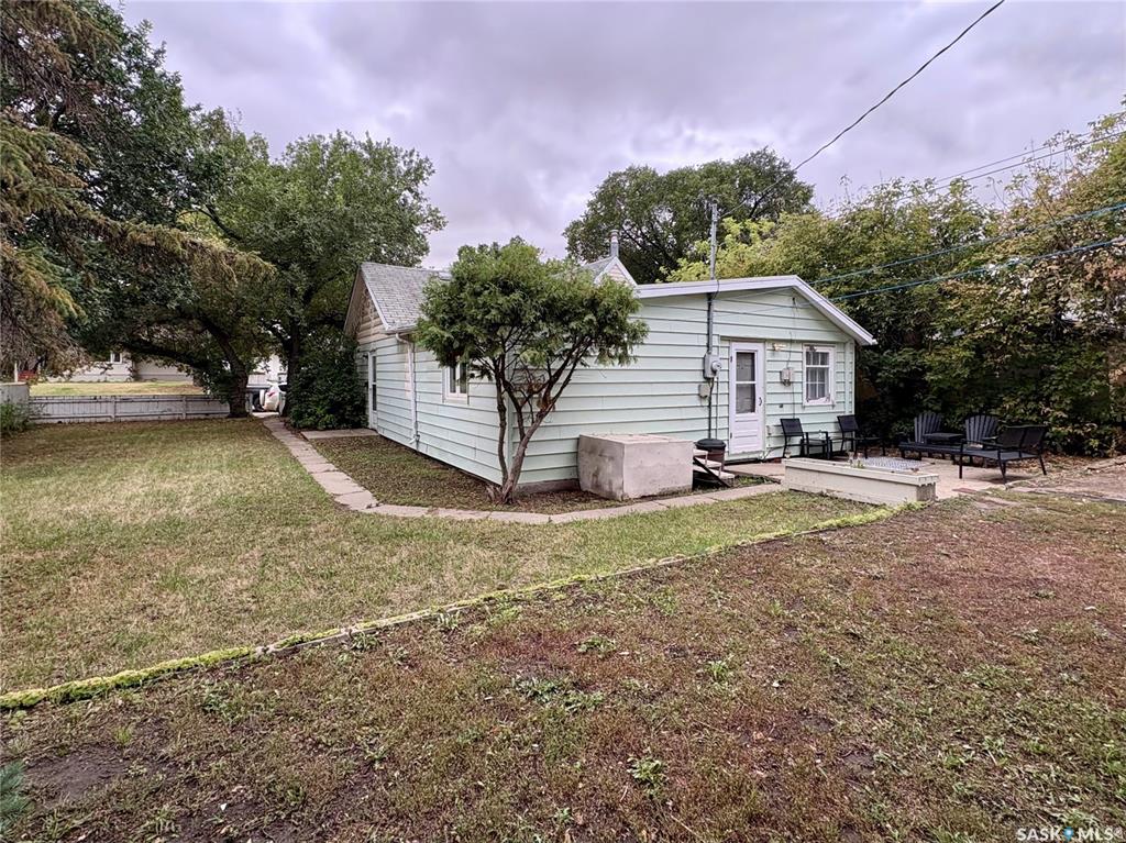 Second View of 1006 Coteau Street W, Westmount/Elsom, Moose Jaw, Saskatchewan, S6H 5G4