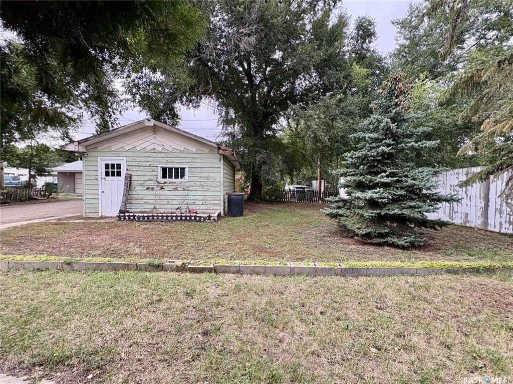 Fourth View of 1006 Coteau Street W, Westmount/Elsom, Moose Jaw, Saskatchewan, S6H 5G4