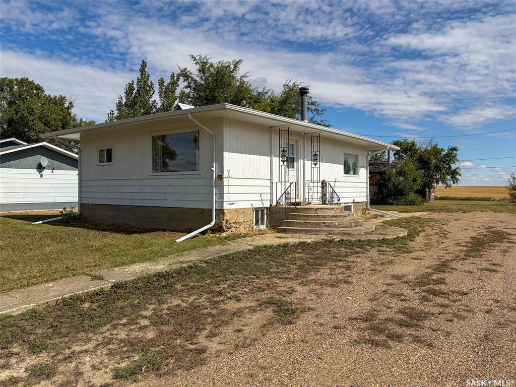 Third View of 108 1st Street E, Climax, Saskatchewan, S0N 0N0