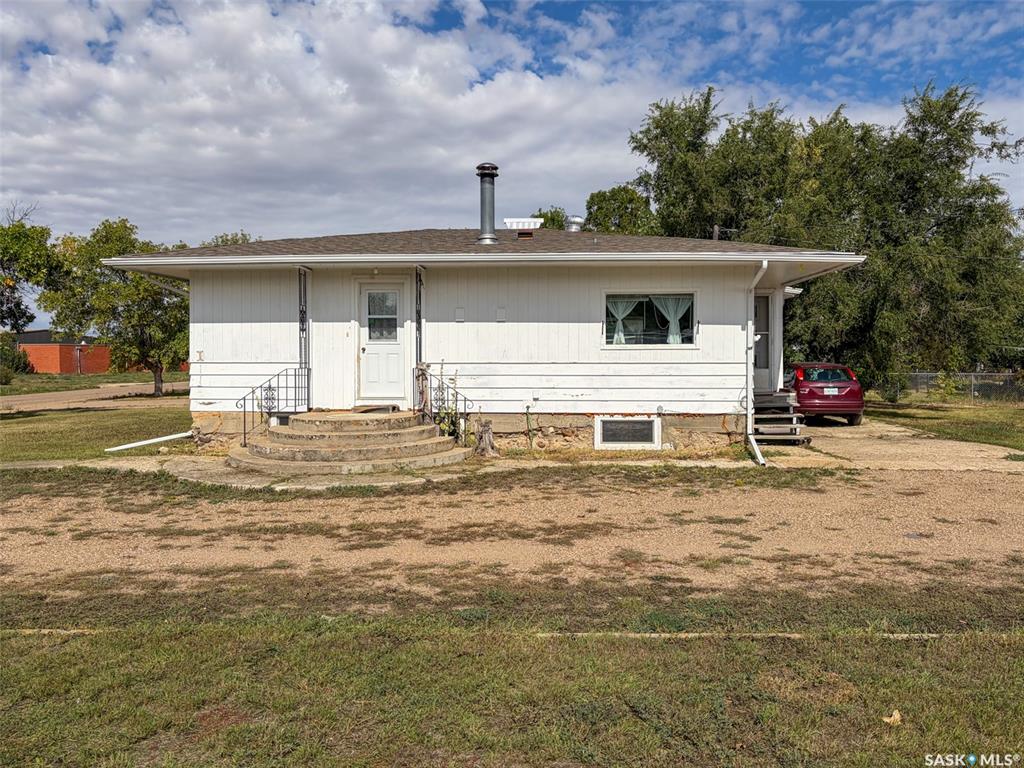 Fourth View of 108 1st Street E, Climax, Saskatchewan, S0N 0N0