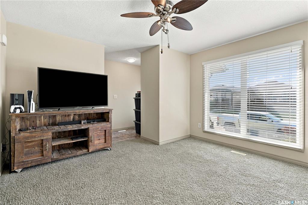 Fifth View of 927 Glenview Cove, Martensville, Saskatchewan, S0K 0A2