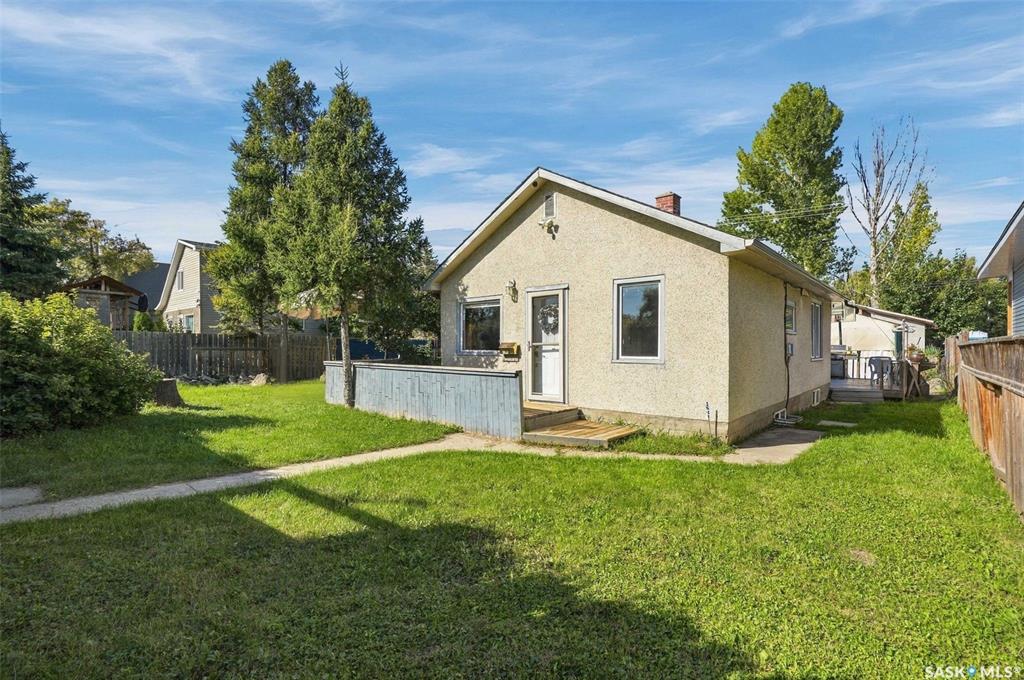 Second View of 2210 20th Street W, Pleasant Hill, Saskatoon, Saskatchewan, S7M 1B1