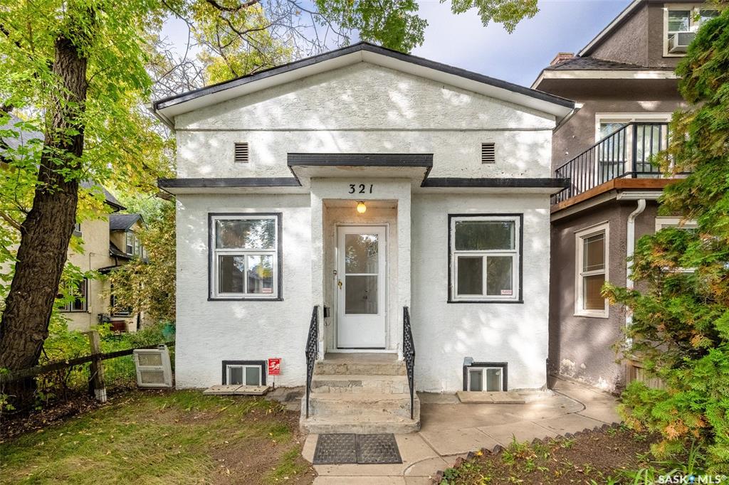 Main View of 321 E Avenue S, Riversdale, Saskatoon, Saskatchewan, S7M 1S2