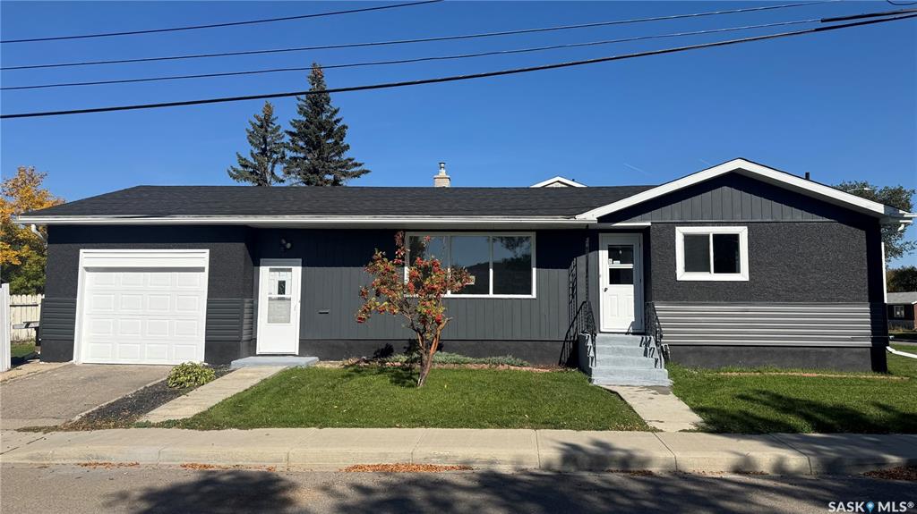 Main View of 1020 9th Avenue E, Glen Elm Park, Regina, Saskatchewan, S4N 0H3