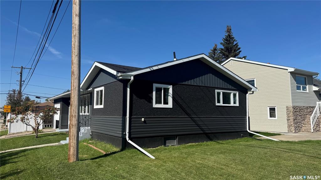 Third View of 1020 9th Avenue E, Glen Elm Park, Regina, Saskatchewan, S4N 0H3