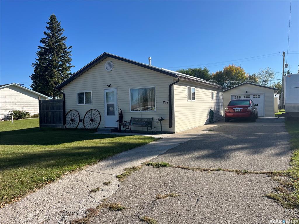 Second View of 217 Broadway Street, Foam Lake, Saskatchewan, S0A 1A0