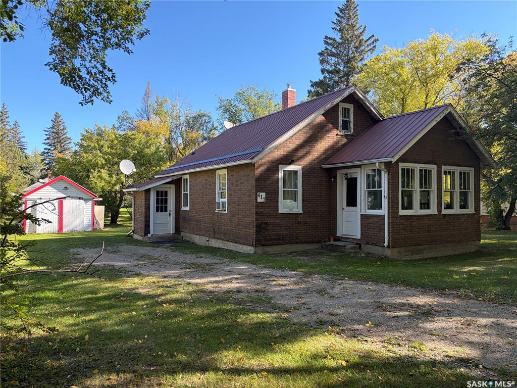 MLS® listing #SK049516 for sale located at 417 3rd Avenue