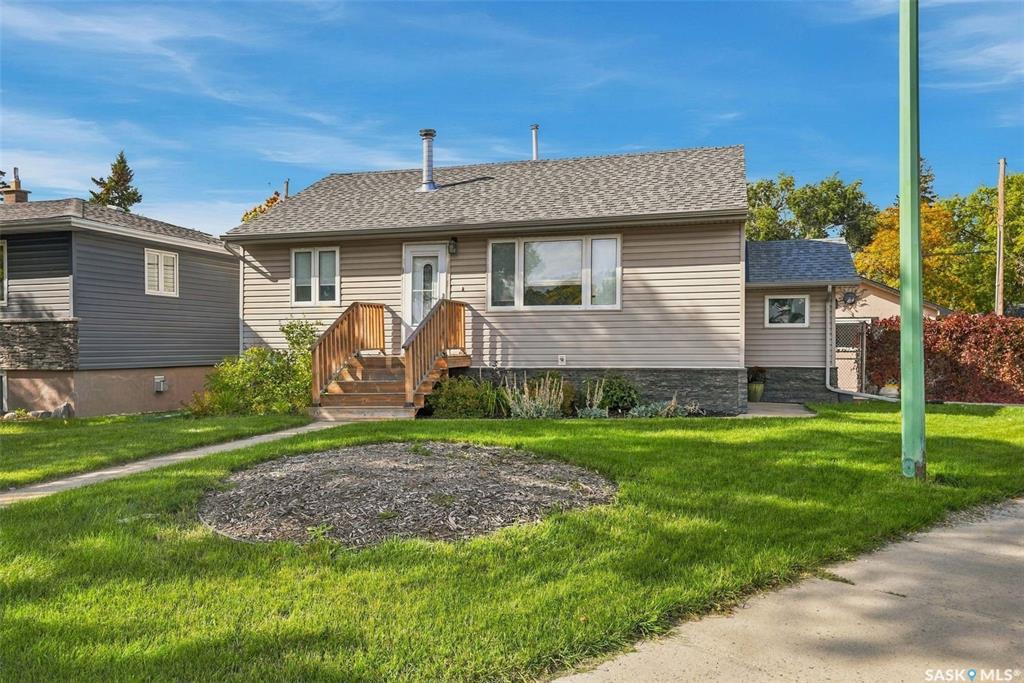 MLS® listing #SK049525 for sale located at 600 Mullin Avenue E