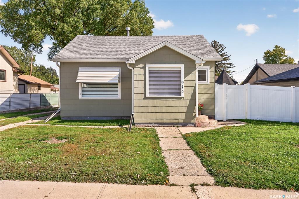 MLS® listing #SK049531 for sale located at 915 4th Avenue Nw