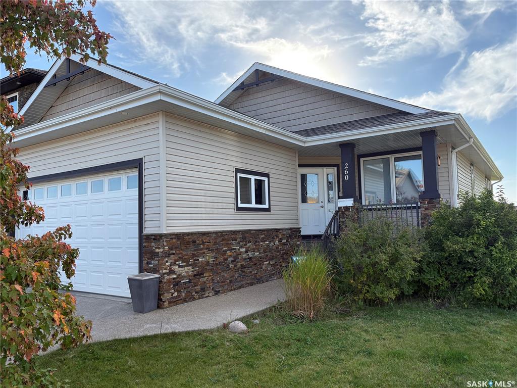 MLS® listing #SK049611 for sale located at 206 Thauberger Road N
