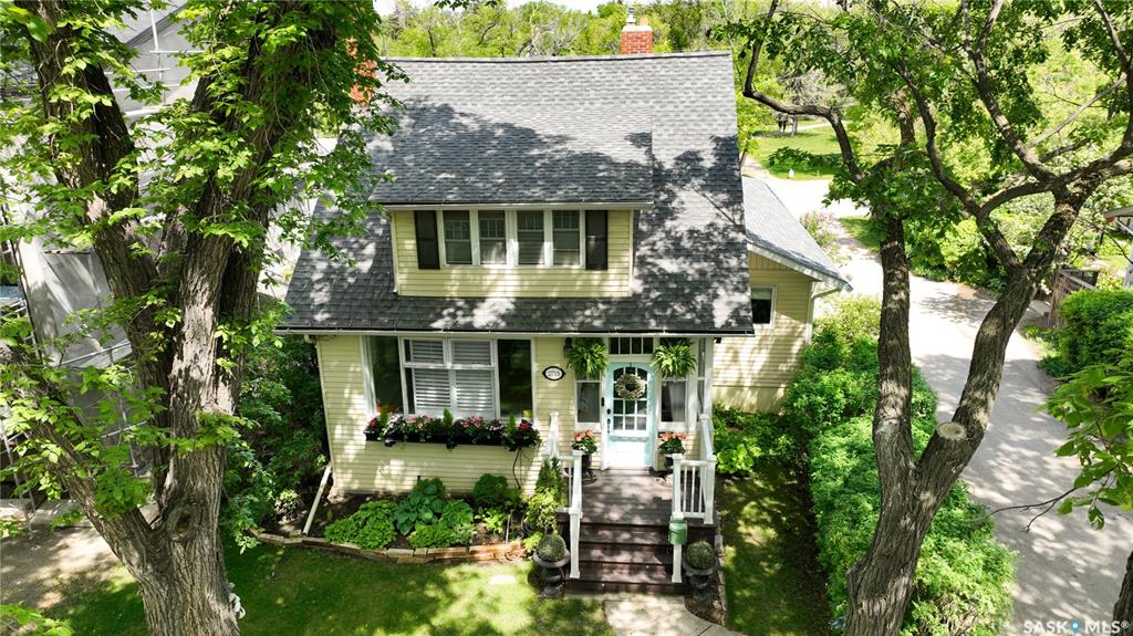 MLS® listing #SK049629 for sale located at 2718 Regina Avenue
