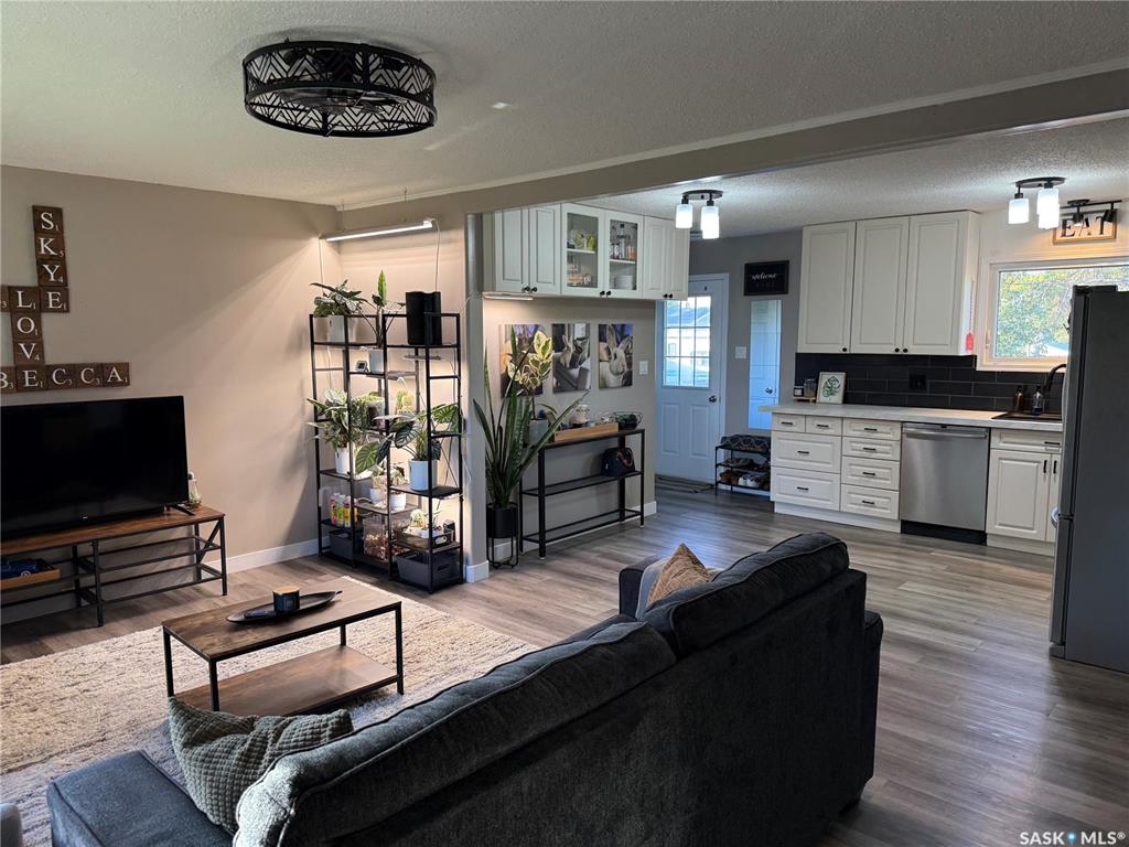 Third View of 405 6th Avenue W, Nipawin, Saskatchewan, S0E 1E0