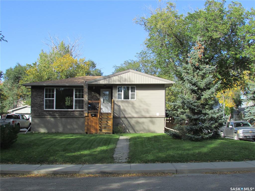 MLS® listing #SK049740 for sale located at 204 19th Avenue