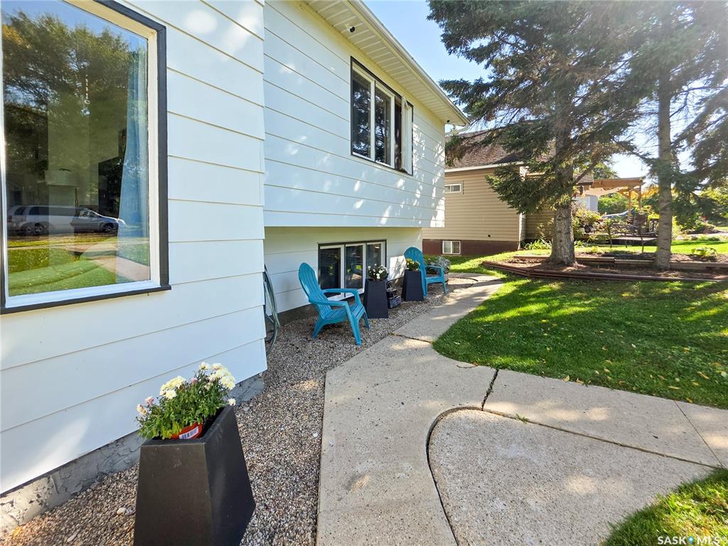 Third View of 242 6th Avenue E, Melville, Saskatchewan, S0A 2P0