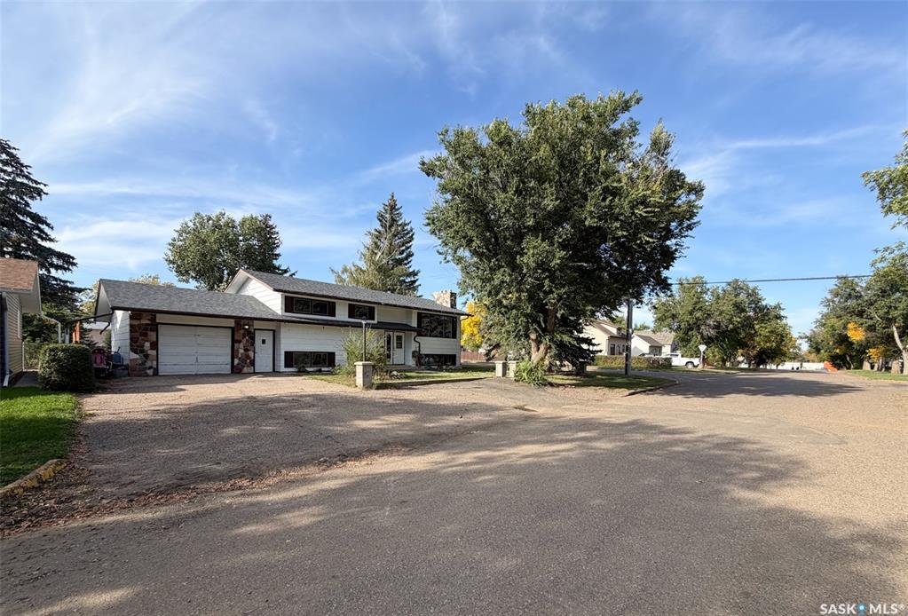 Third View of 200 3rd Street E, Ponteix, Saskatchewan, S0N 1Z0