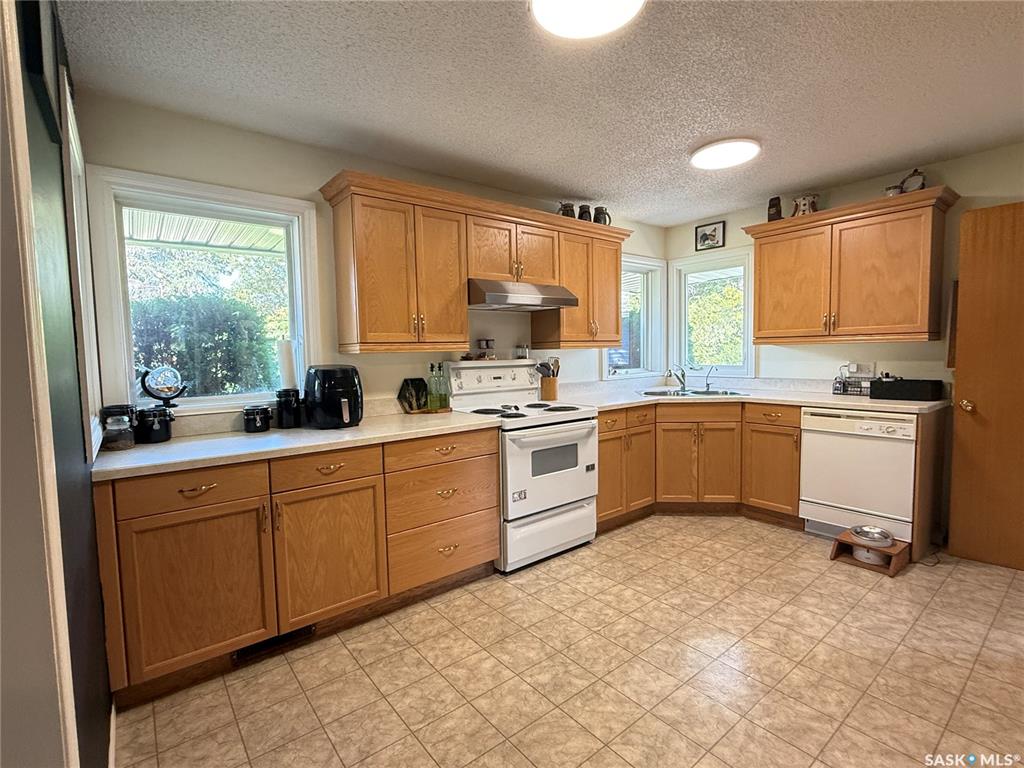 Fifth View of 212 Ash Drive, Weyburn, Saskatchewan, S4H 0S2