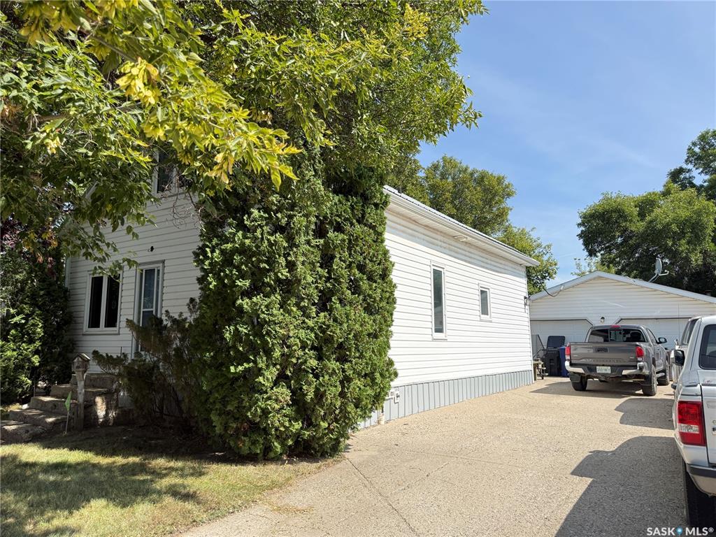 Second View of 316 4th Street, Weyburn, Saskatchewan, S4H 0Y6