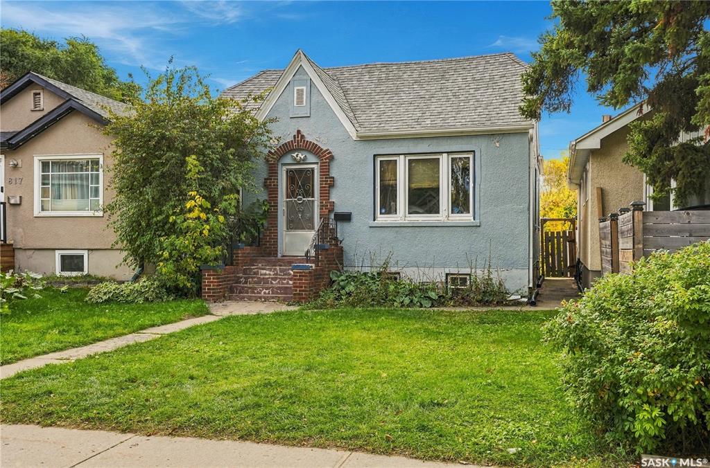 MLS® listing #SK050060 for sale located at 821 College Avenue
